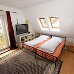 Проживання в сім'ї Airportgaestehaus *