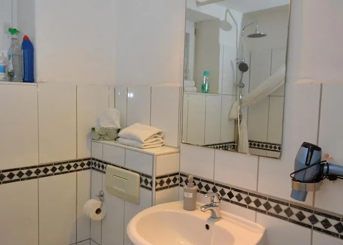 Airportgaestehaus ホームステイ *