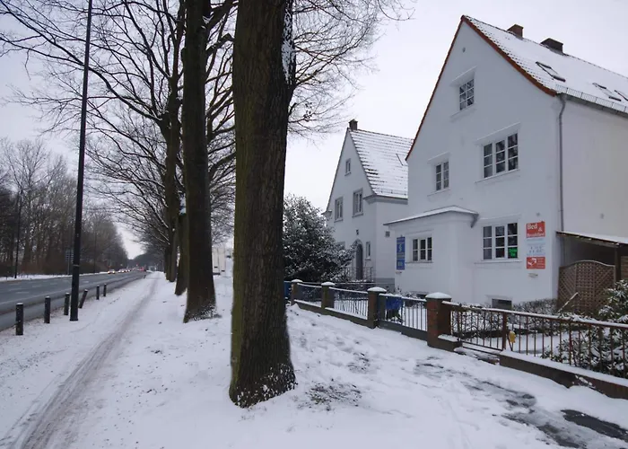 Airportgaestehaus ホームステイ